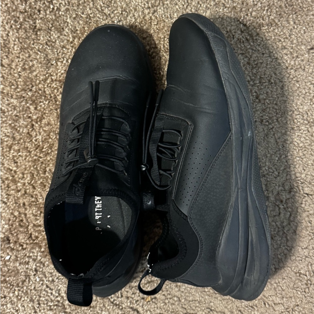 Women’s Clove nursing shoes